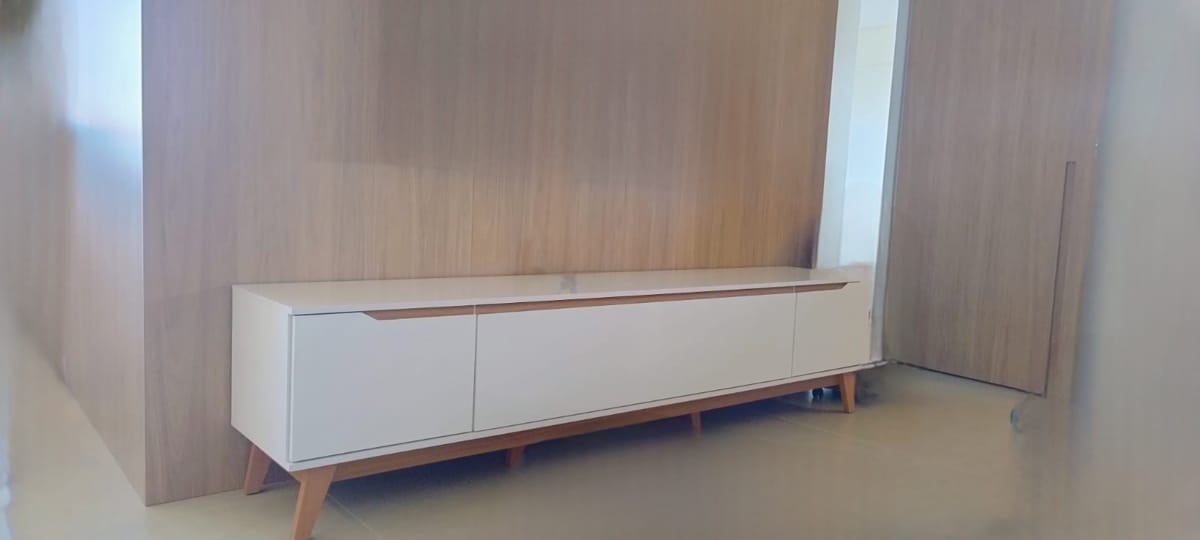 Bancada de madeira branca