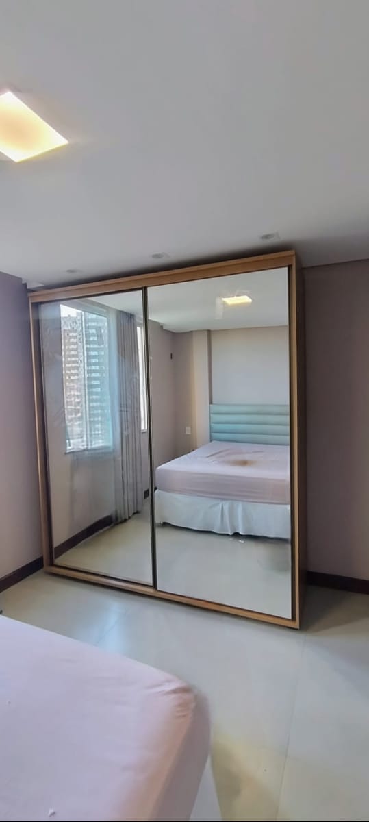 Guarda-roupa espelhado